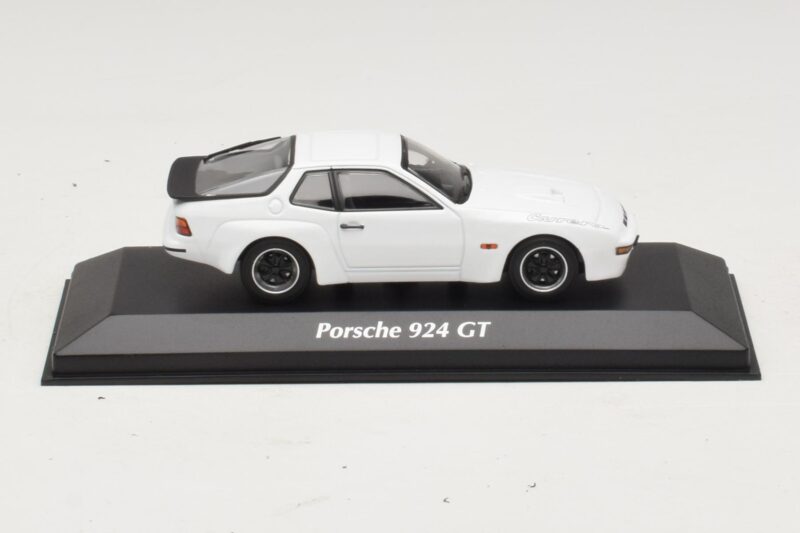Porsche 924 GT Weiss Maxichamps 1:43 Porsche 924 GT Weiss Maxichamps 1:43 940066121 Metall
