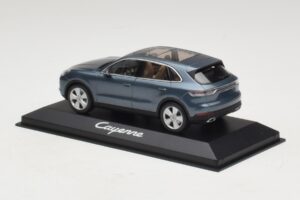 Porsche Cayenne E3 Blue Metallic Minichamps 1:43 WAP0203110J Metall – Bild 3 von 4