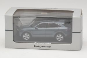 Porsche Cayenne E3 Blue Metallic Minichamps 1:43 WAP0203110J Metall – Bild 4 von 4