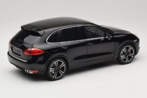 Porsche Cayenne Turbo S 92A Schwarz Metallic Minichamps 1:18 110062100 Metall – Bild 3 von 8