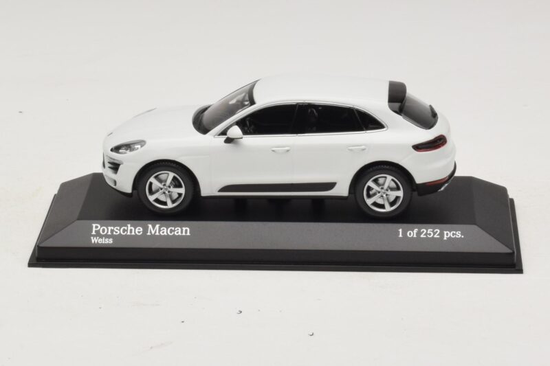 Porsche Macan 95B Weiss Minichamps 1:43 Porsche Macan 95B Weiss Minichamps 1:43 410062601 Metall