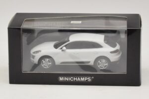 Porsche Macan 95B Weiss Minichamps 1:43 410062601 Metall – Bild 4 von 4