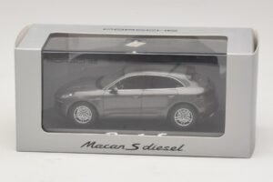 Porsche Macan S Diesel 95B Bronze Metallic Minichamps 1:43 WAP0201510E Metall – Bild 4 von 4