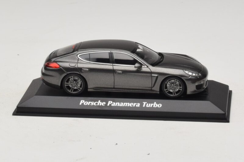 Porsche Panamera 970 Turbo Grau Metallic Maxichamps 1:43 Porsche Panamera 970 Turbo Grau Metallic Maxichamps 1:43 940062371 Metall