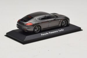 Porsche Panamera 970 Turbo Grau Metallic Maxichamps 1:43 940062371 Metall – Bild 2 von 4