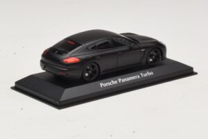 Porsche Panamera 970 Turbo Mattschwarz Maxichamps 1:43 940062370 Metall – Bild 2 von 4