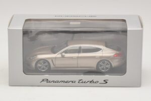 Porsche Panamera 970 Turbo S Bronze Metallic Minichamps 1:43 WAP0200600E Metall – Bild 4 von 4