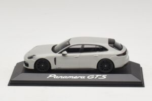 Porsche Panamera GTS 971 Chalk Grey Minichamps 1:43 WAP0207640J Metall