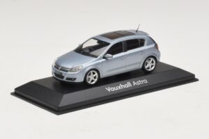 Vauxhall Astra H Sedan Hellblau Metallic Minichamps 1:43 ASTRA007 Metall – Bild 2 von 4