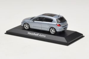 Vauxhall Astra H Sedan Hellblau Metallic Minichamps 1:43 ASTRA007 Metall – Bild 3 von 4
