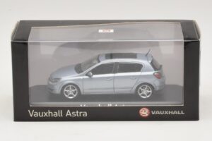 Vauxhall Astra H Sedan Hellblau Metallic Minichamps 1:43 ASTRA007 Metall – Bild 4 von 4