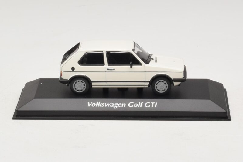 Volkswagen Golf GTI Mk1 Weiss Maxichamps 1:43 Volkswagen Golf GTI Mk1 Weiss Maxichamps 1:43 940055171 Metall