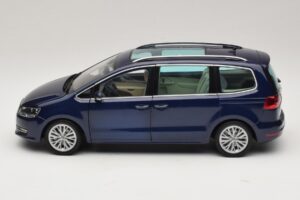 Volkswagen Sharan Blue Metallic Minichamps 1:18 110051000 Metall – Bild 4 von 8