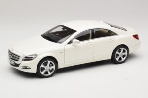 Mercedes CLS C218 Coupé Brillantweiss Metallic Norev 1:18 183943 Metall