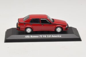 Alfa Romeo 75 V6 3.0 America Rot Maxichamps 1:43 940120461 Metall