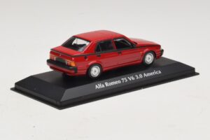 Alfa Romeo 75 V6 3.0 America Rot Maxichamps 1:43 940120461 Metall – Bild 2 von 5