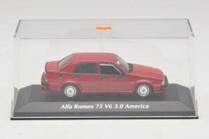 Alfa Romeo 75 V6 3.0 America Rot Maxichamps 1:43 940120461 Metall – Bild 4 von 5