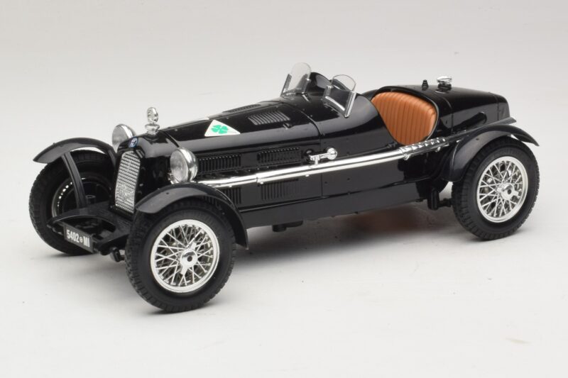 Alfa Romeo 8C Monza Schwarz Bburago 1:18 3014-P1 Metall