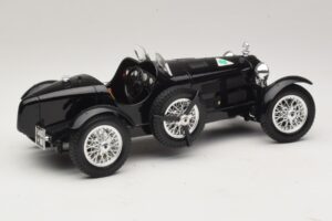 Alfa Romeo 8C Monza Schwarz Bburago 1:18 3014-P1 Metall – Bild 2 von 6