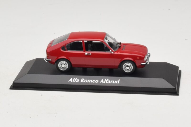 Alfa Romeo Alfasud Rot Maxichamps 1:43 Alfa Romeo Alfasud Rot Maxichamps 1:43 940120100 Metall