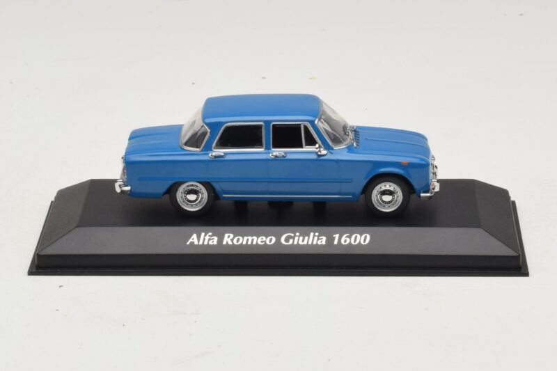 Alfa Romeo Giulia 1600 Blau Maxichamps 1:43 940120900 Metall