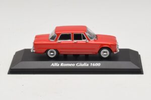 Alfa Romeo Giulia 1600 Rot Maxichamps 1:43 940120901 Metall