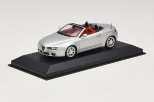 Alfa Romeo Giulia Spider Silber Minichamps 1:43 400120731 Metall – Bild 2 von 5