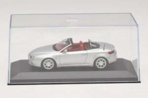 Alfa Romeo Giulia Spider Silber Minichamps 1:43 400120731 Metall – Bild 4 von 5