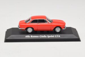 Alfa Romeo Giulia Sprint GTA Rot Maxichamps 1:43 940120440 Metall