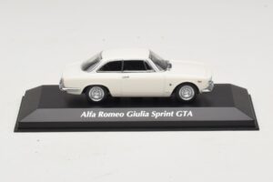 Alfa Romeo Giulia Sprint GTA Weiss Maxichamps 1:43 940120441 Metall
