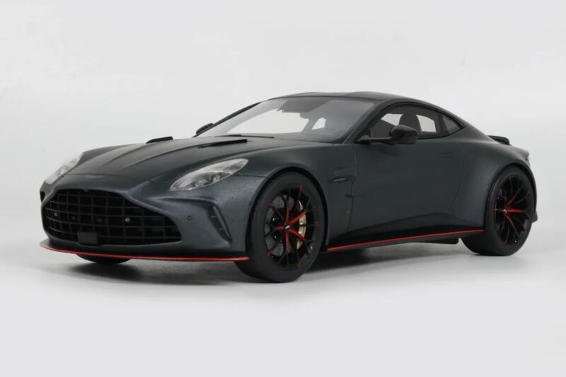 Aston Martin Vantage S Satin Xenon Grey GT Spirit 1:18 Aston Martin Vantage S Satin Xenon Grey GT Spirit 1:18 GT1017 Resin