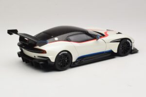 Aston Martin Vulcan Stratus White Mit Blauen und Roten Streifen AUTOart 1:18 70261 Komposit – Bild 3 von 8