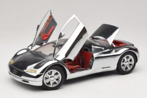 Audi Avus Quattro Chrome Silver Revell 1:18 08830 Metall – Bild 2 von 8