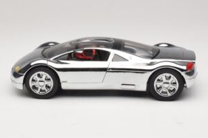 Audi Avus Quattro Chrome Silver Revell 1:18 08830 Metall – Bild 4 von 8