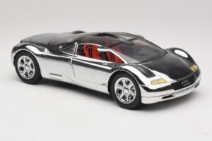 Audi Avus Quattro Chrome Silver Revell 1:18 08830 Metall – Bild 6 von 8