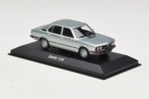BMW 520 E12 Hellblau Metallic Maxichamps 1:43 940023002 Metall – Bild 3 von 5