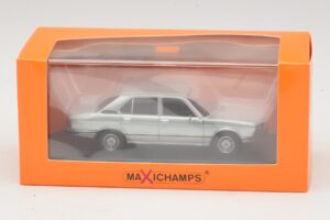 BMW 520 E12 Hellblau Metallic Maxichamps 1:43 940023002 Metall – Bild 5 von 5
