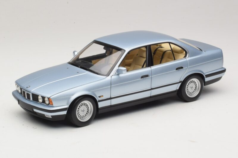 BMW 535i E34 Hellblau Metallic Minichamps 1:18 100024007 Metall