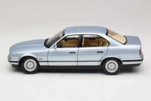 BMW 535i E34 Hellblau Metallic Minichamps 1:18 100024007 Metall – Bild 4 von 8