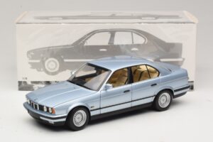 BMW 535i E34 Hellblau Metallic Minichamps 1:18 100024007 Metall – Bild 8 von 8