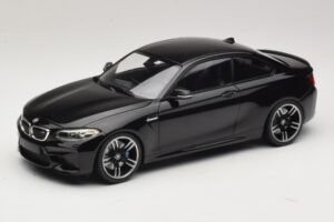 BMW M2 F87 Schwarz Metallic Minichamps 1:18 155026100 Metall
