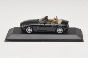BMW Z4 E85 Schwarz Metallic Ersatzkarton Minichamps 1:43 BMW Z4 E85 Schwarz Metallic Ersatzkarton Minichamps 1:43 80420144055-R1 Metall
