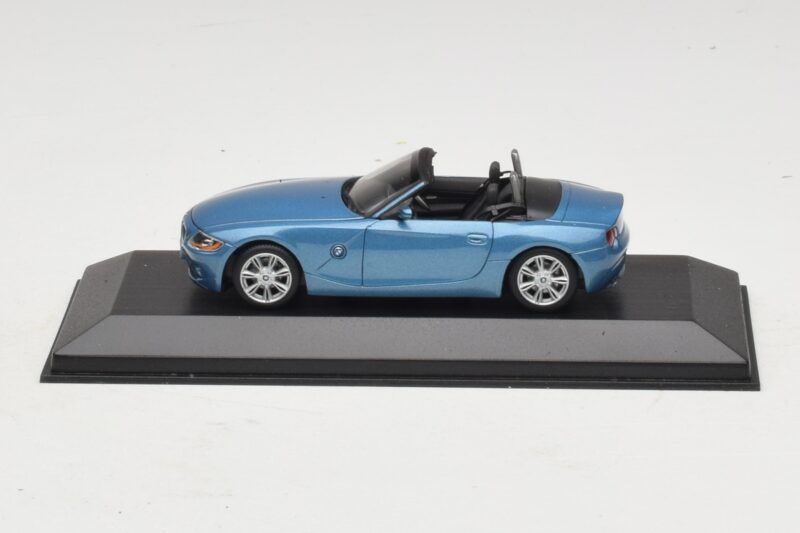 BMW Z4 E85 Hellblau Metallic Ersatzkarton Minichamps 1:43 80420144054-R1 Metall
