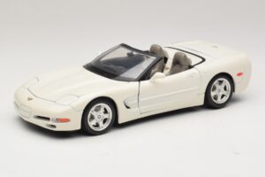Chevrolet Corvette C5 Cabrio Weiss Bburago 1:18 3076-P1 Metall