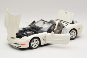 Chevrolet Corvette C5 Cabrio Weiss Bburago 1:18 3076-P1 Metall – Bild 2 von 8