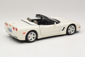 Chevrolet Corvette C5 Cabrio Weiss Bburago 1:18 3076-P1 Metall – Bild 3 von 8