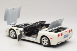 Chevrolet Corvette C5 Cabrio Weiss Bburago 1:18 3076-P1 Metall – Bild 5 von 8