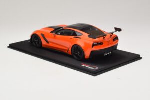Chevrolet Corvette C7 ZR-1 High Voltage Tint TopSpeed 1:18 TS0147 Resin – Bild 5 von 6