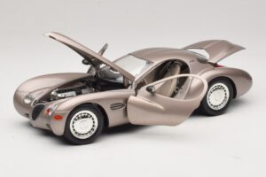 Chrysler Atlantic Beige Guiloy 1:18 68570 Metall – Bild 2 von 8