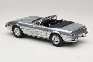 Ferrari 365 GTS Chrome Silver Hot Wheels 1:18 25738 Metall – Bild 7 von 8